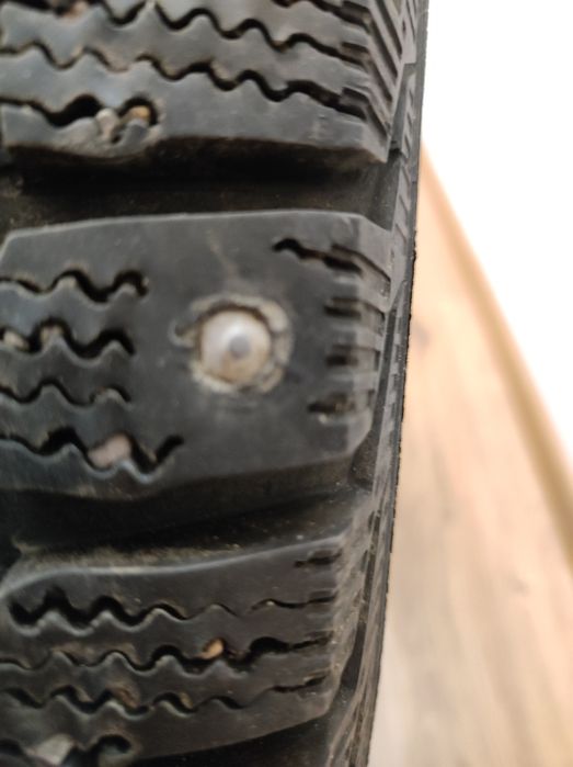 Продам б/у шины. 2 шт. Покрышки