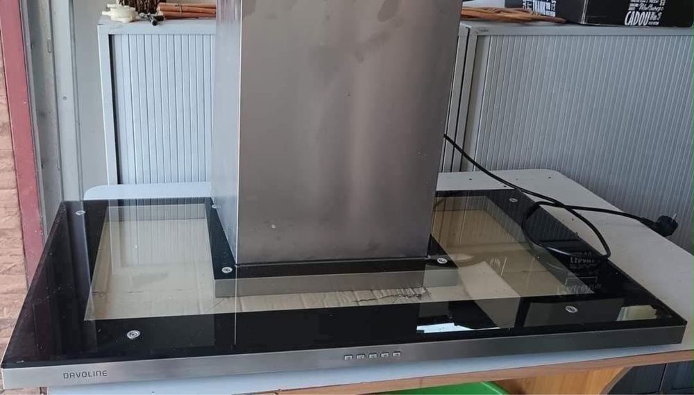 Vând hotă DAVOLINE, model HEE65
