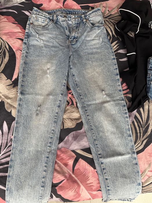 Продавам светло сини дънки