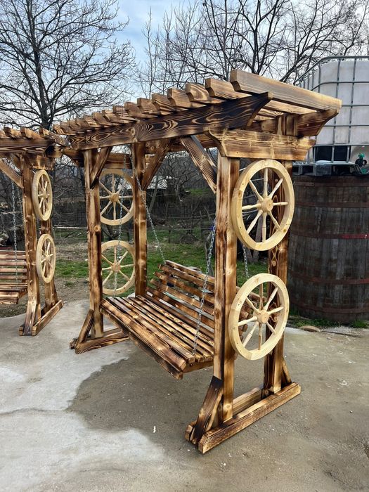 Pergola din lemn masiv cu banca