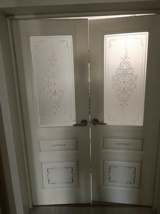 Двери межкомнатные б/у