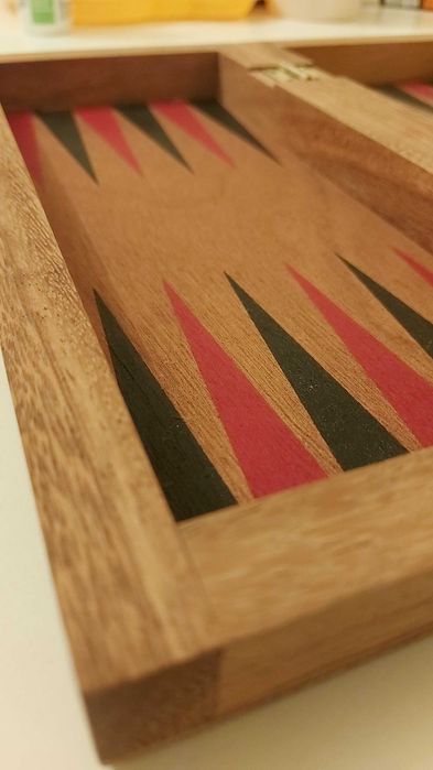 Tabla de joc Sah si table adus din Thailanda  doar puluri si zaruri