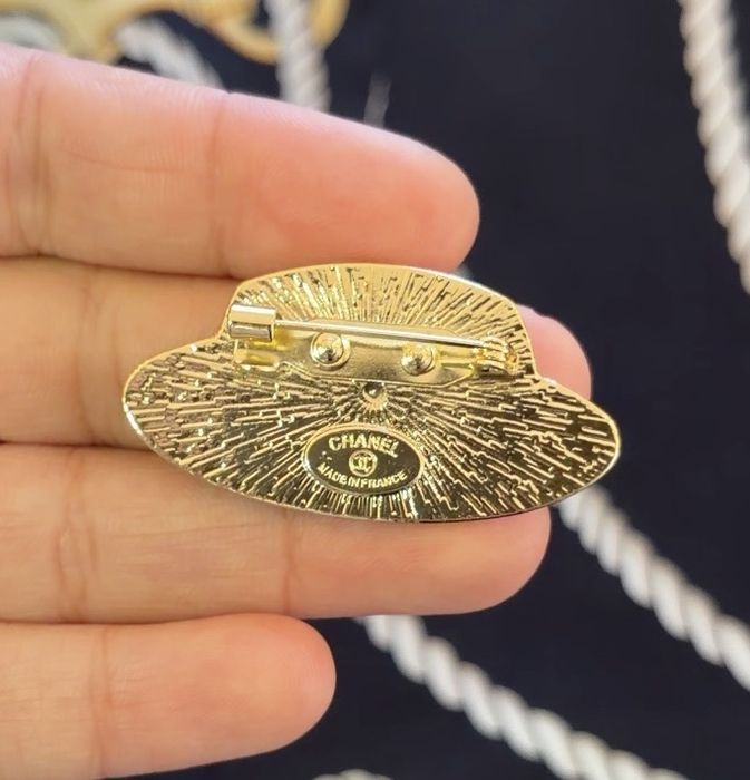 Brosa forma de palarie C