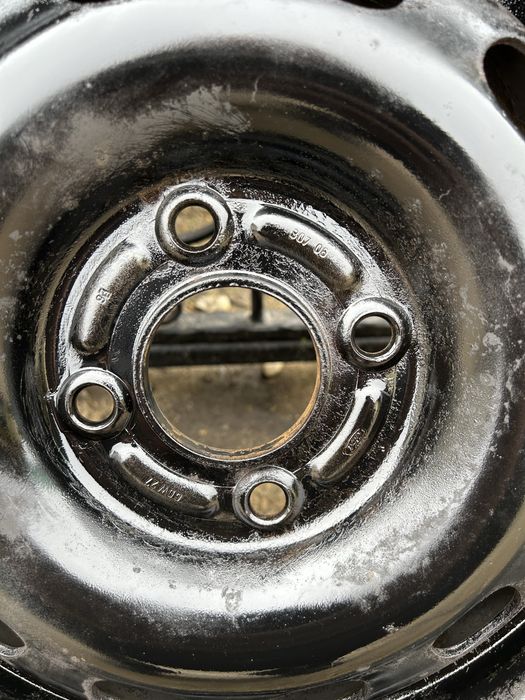 Една резервна джанта 4x108 14 за ford