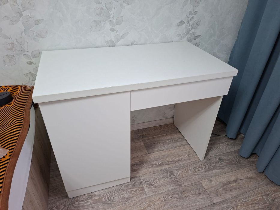 Продам стол письменный