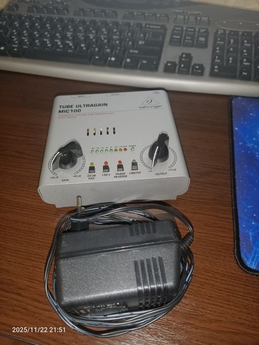 Продам ламповый  предусилитель Behringer