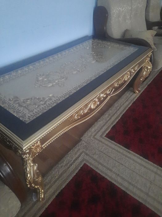 Мебельный стол сотилади