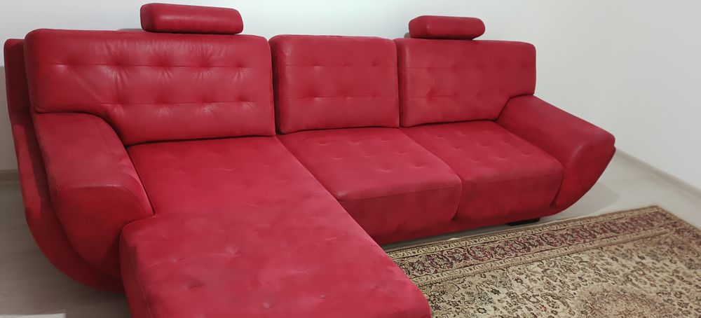 Продам диван красный