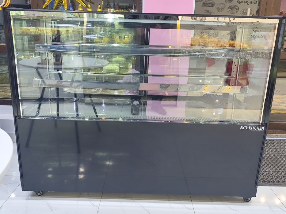 Витринный кондитерский холодильник