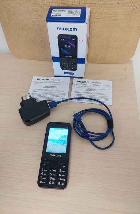 Telefon mobil cu butoane MAXCOM MM248 + incarcator + cablu + cutie + prospect romana + engleza