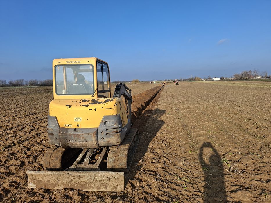 Inchiriez  miniescavator   si scule  constructii