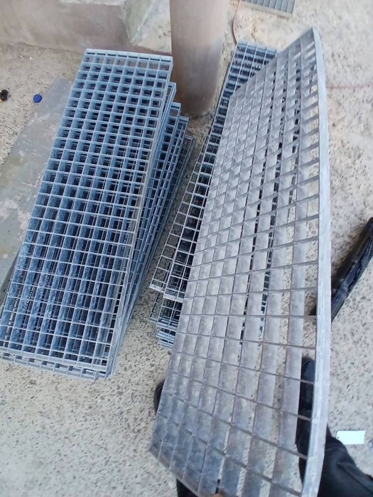 Vând trepte zinacate metalice pentru detali sunat la numarul de telefon 0733 155 058