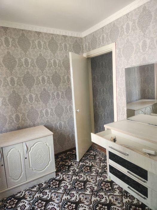 Бурч аптека яқинида 2 хонали уй ижарага берилади БЕЗМАКЛЕР