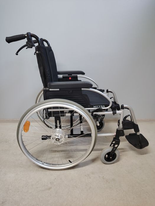 Scaun cu rotile/Carucior rulant pentru persoane cu handicap148