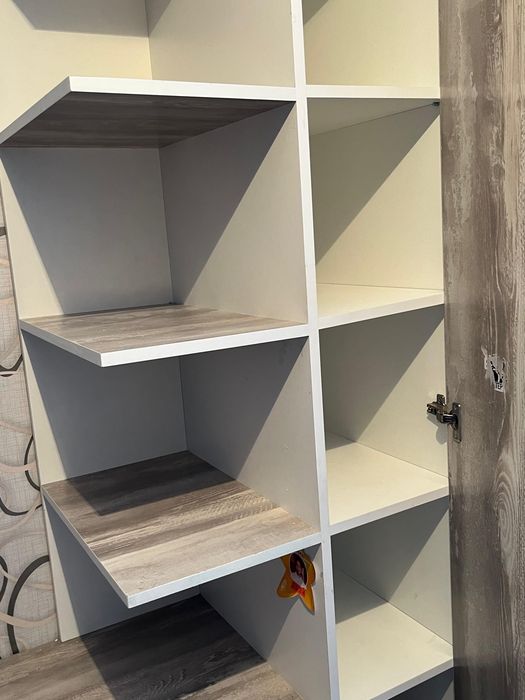 Продается кровать +2 школьных стола