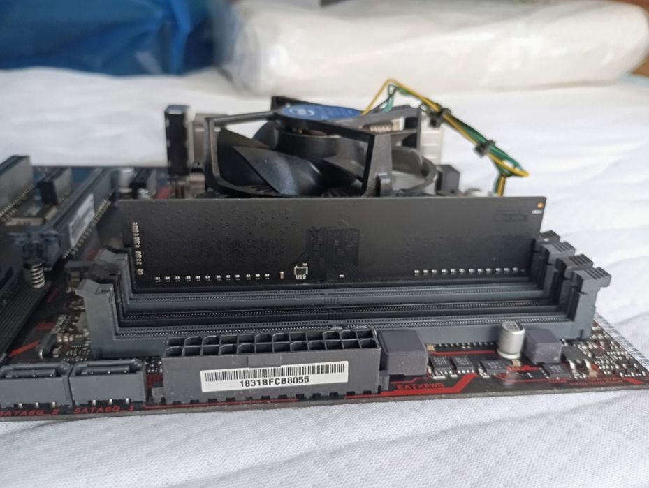 Комплект-Дънна Платка,Процесор,охладител и Ram Памет 8GB