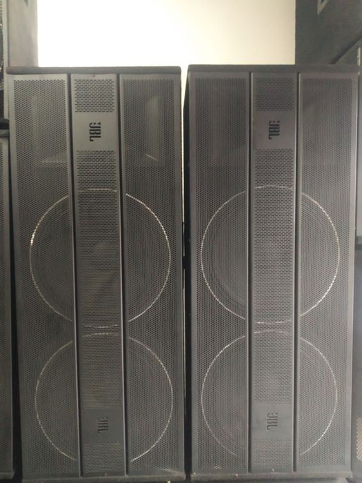 Jbl firma uslitil mikrafon