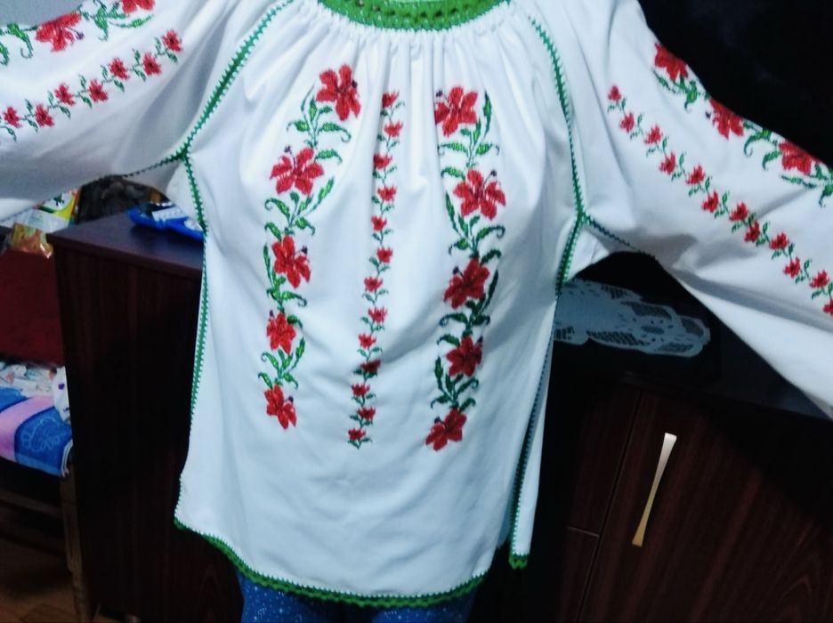 IE cu margele cusuta de mana