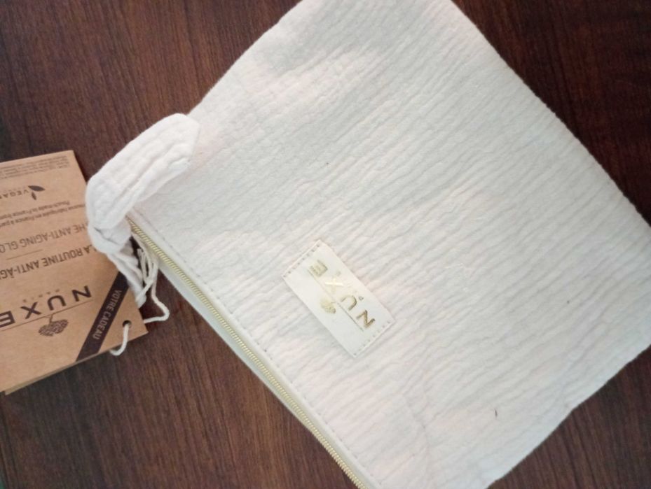 Doua gentuțe pentru cosmetice