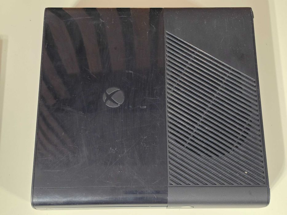 Xbox 360 E 250GB complet