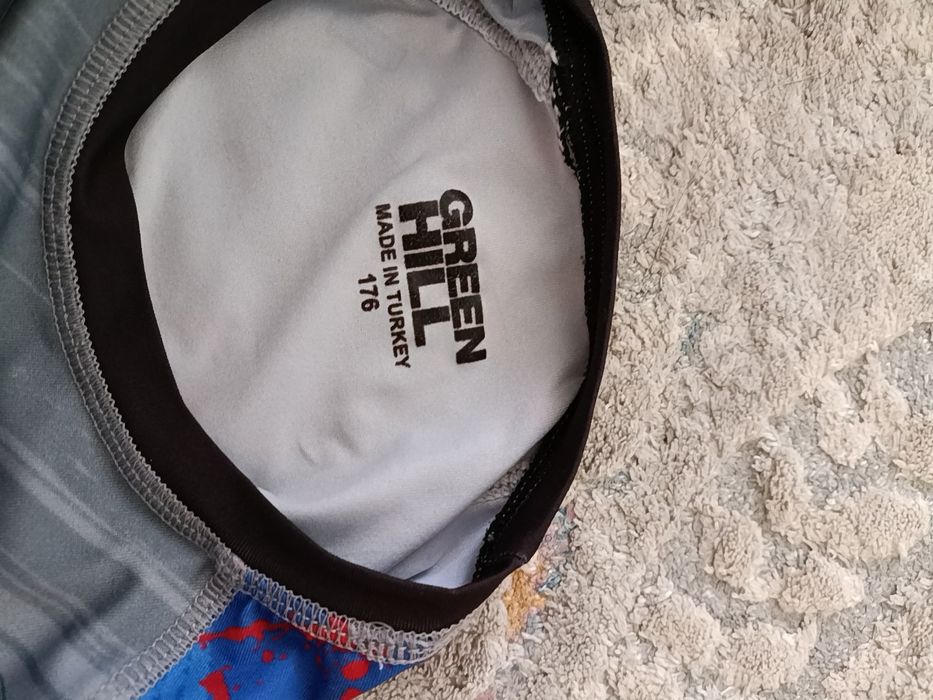 Продаю рашгарди тайтсы