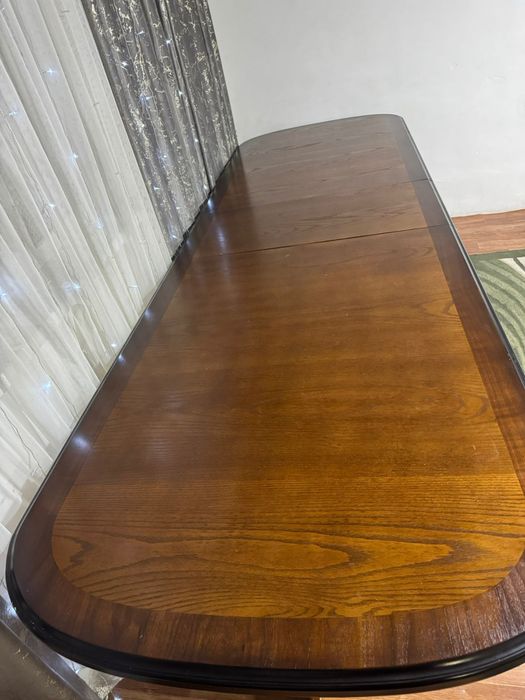 Стол гостинный деревянный