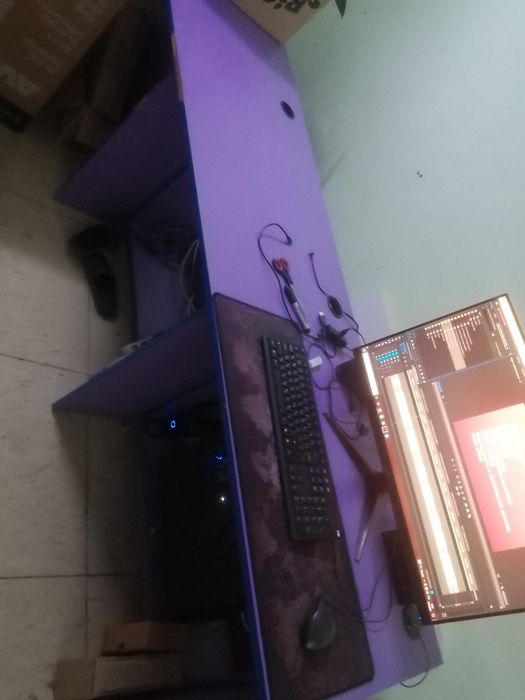 Стол компьютерный.