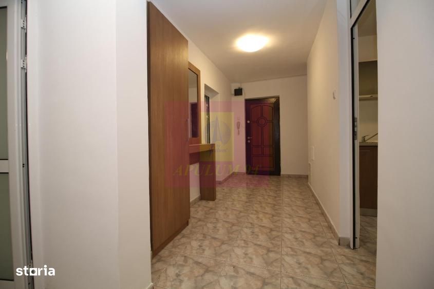 Apartament cu 3 camere de vânzare Decebal adiacent