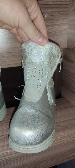 Продам теплые зимние ботинки на девочку