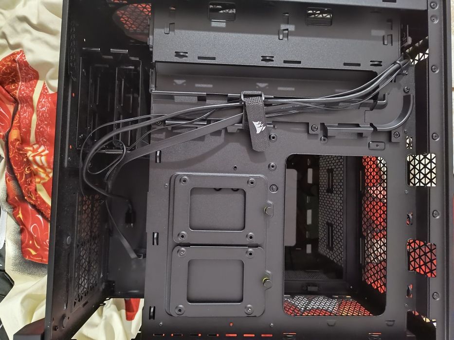 Vând carcasă pc Corsair 4000D