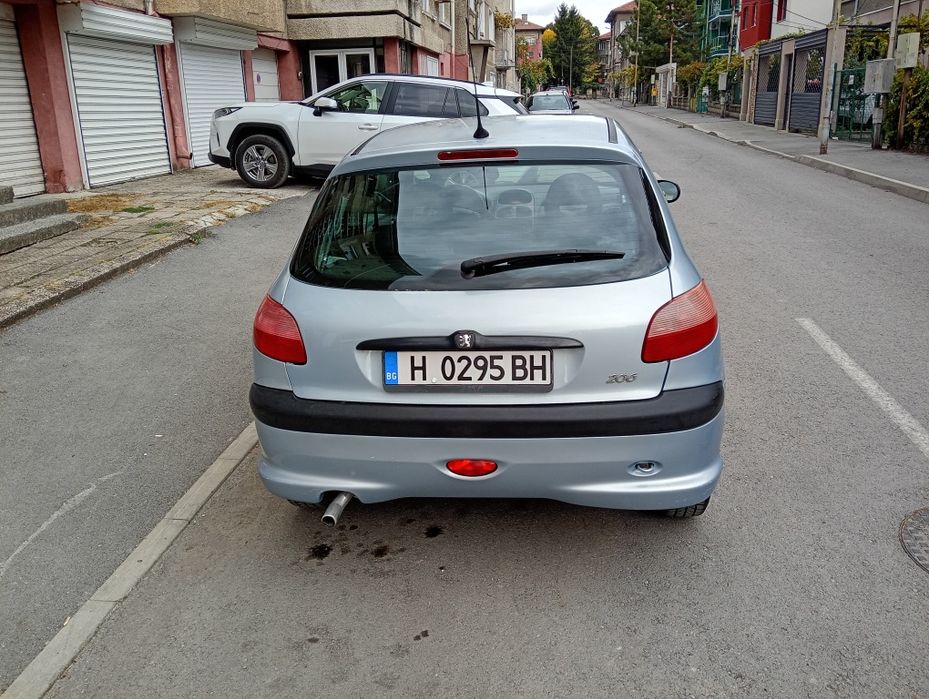 Продавам Пежо 206 1.4 бензин
