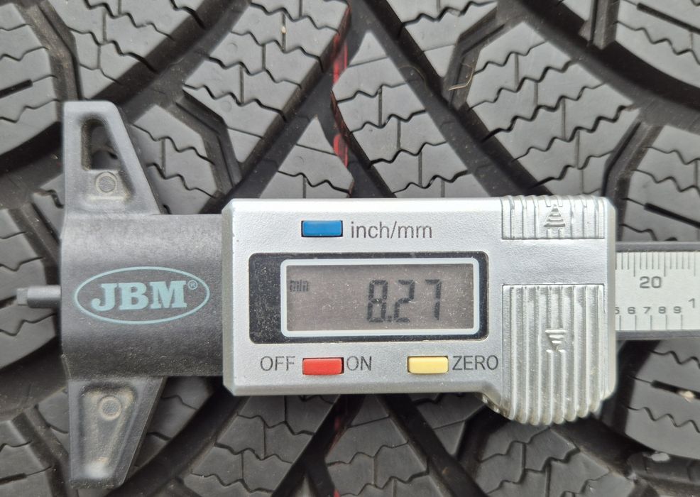 O bucată 225/55 R19 M+S iarnă - una Bridgestone