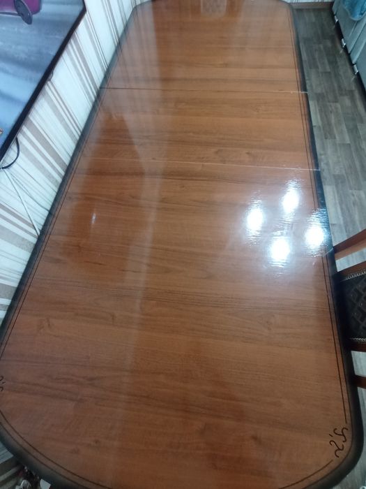 Продам Стол для гостиной