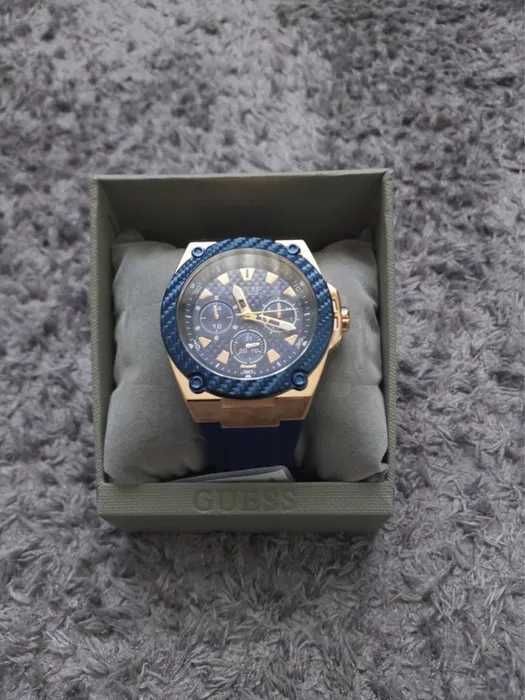 Vand ceas guess gold nou