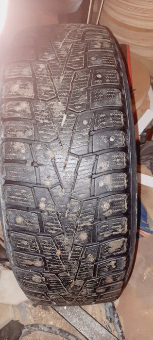 Продам резину NEXEN 215x60x16