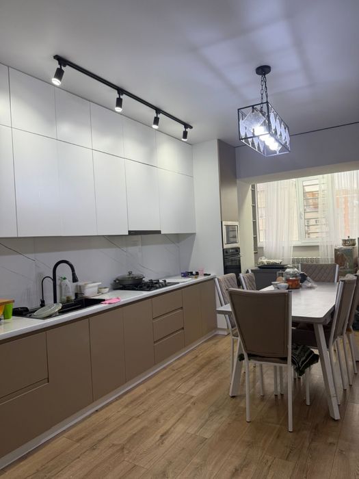 Продам 4-х ком.кв. на Батыс-2.