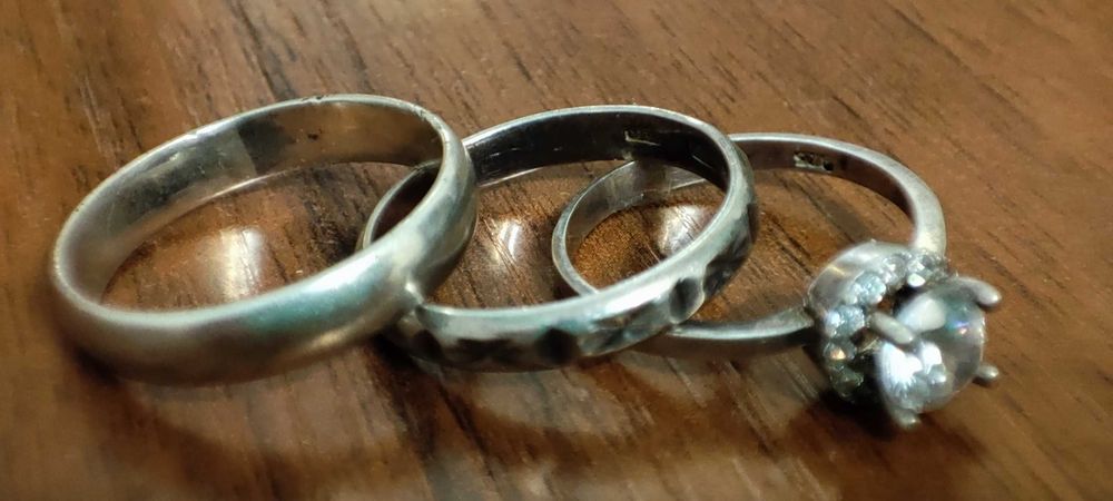 Продам недорого серебро