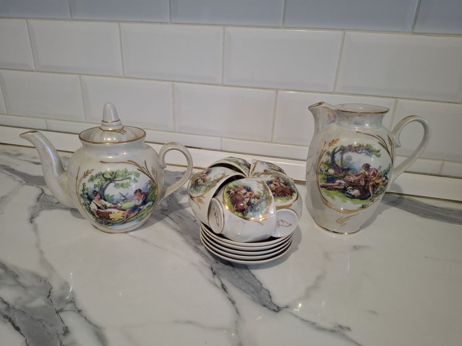 Продаётся чайный сервиз