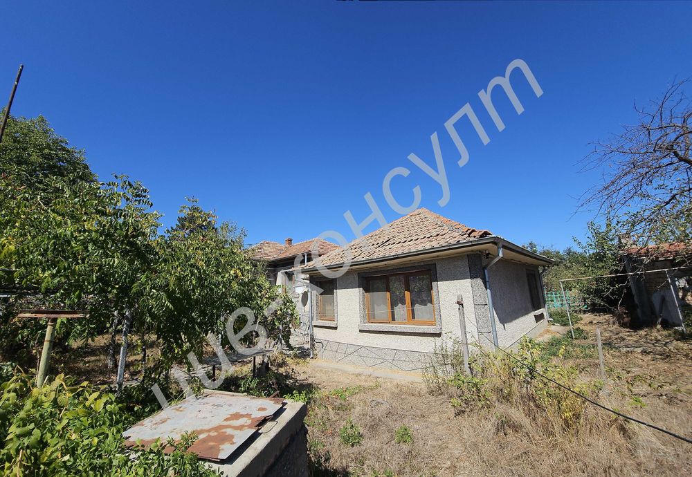 Реновирана тухлена къща в с. Първомайци