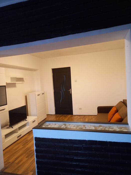 Inchiriez apartament