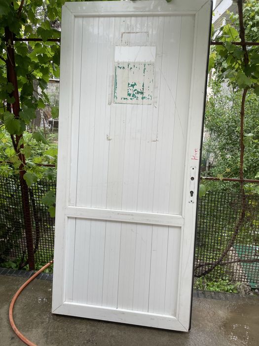 Продается пластик дверь без косяка, хорошем состояние.
