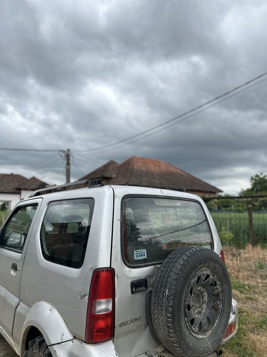 Vând Suzuki Jimny