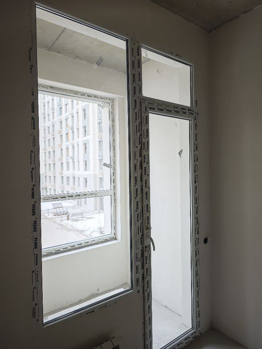 Пластиковое окно с дверью