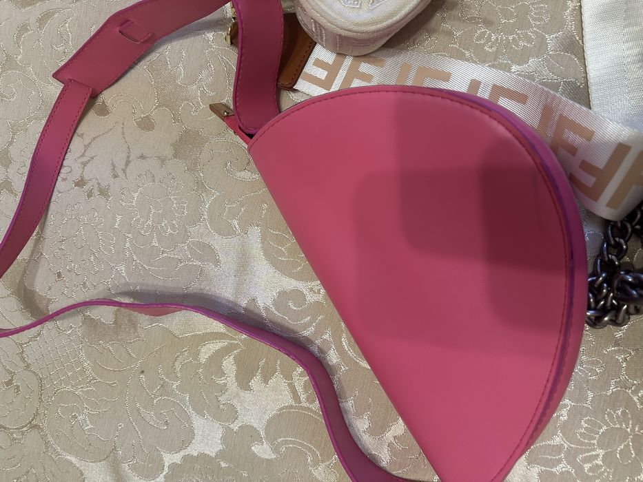 Продам сумчтки в хорошем состоянии