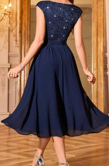 Рокля от шифон с флорална дантела