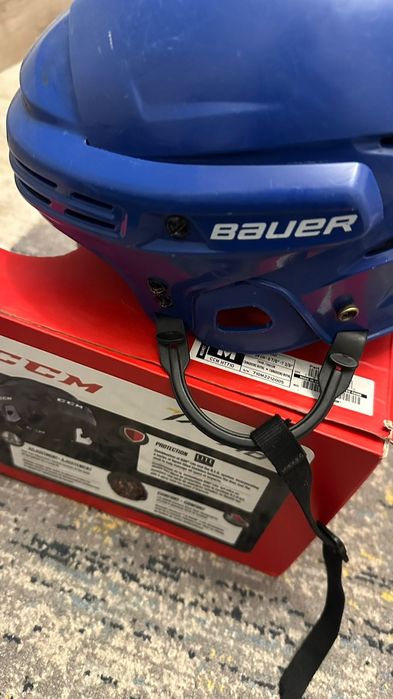 Коньки хоккейные, шлем