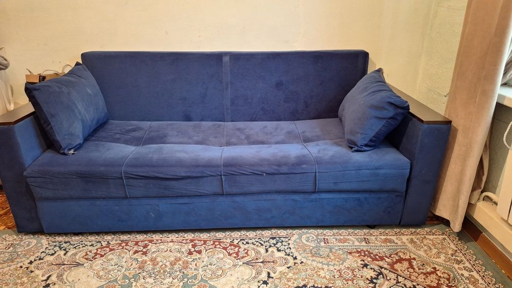Диван сатылады. 1жыл қолданылған. Бағасы  45000тг
