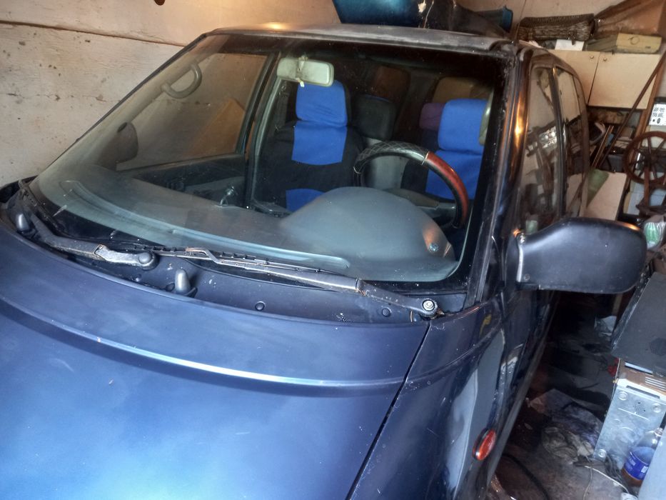Nissan serena 1992г.