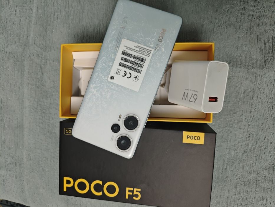 Смартфон  РосоF5