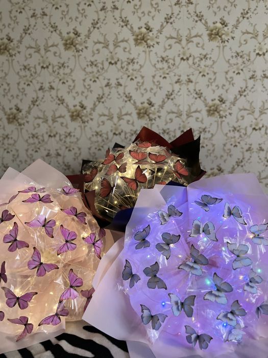 Бабочка в букете